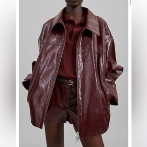 The Frankie Shop ARBOR CRACKLED FAUX LEATHER JACKET - BURGUNDY